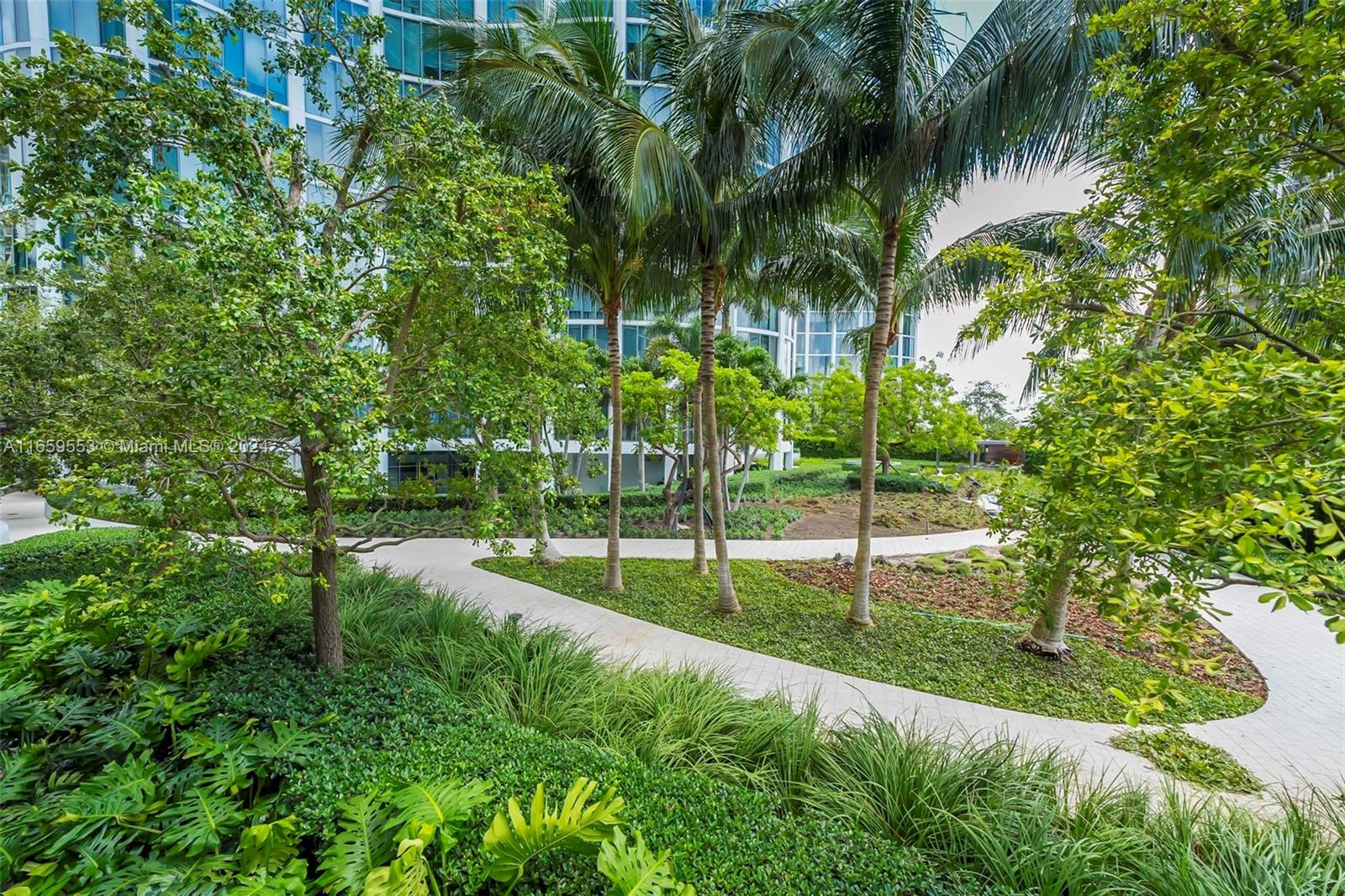 2831 S Bayshore Dr # 402