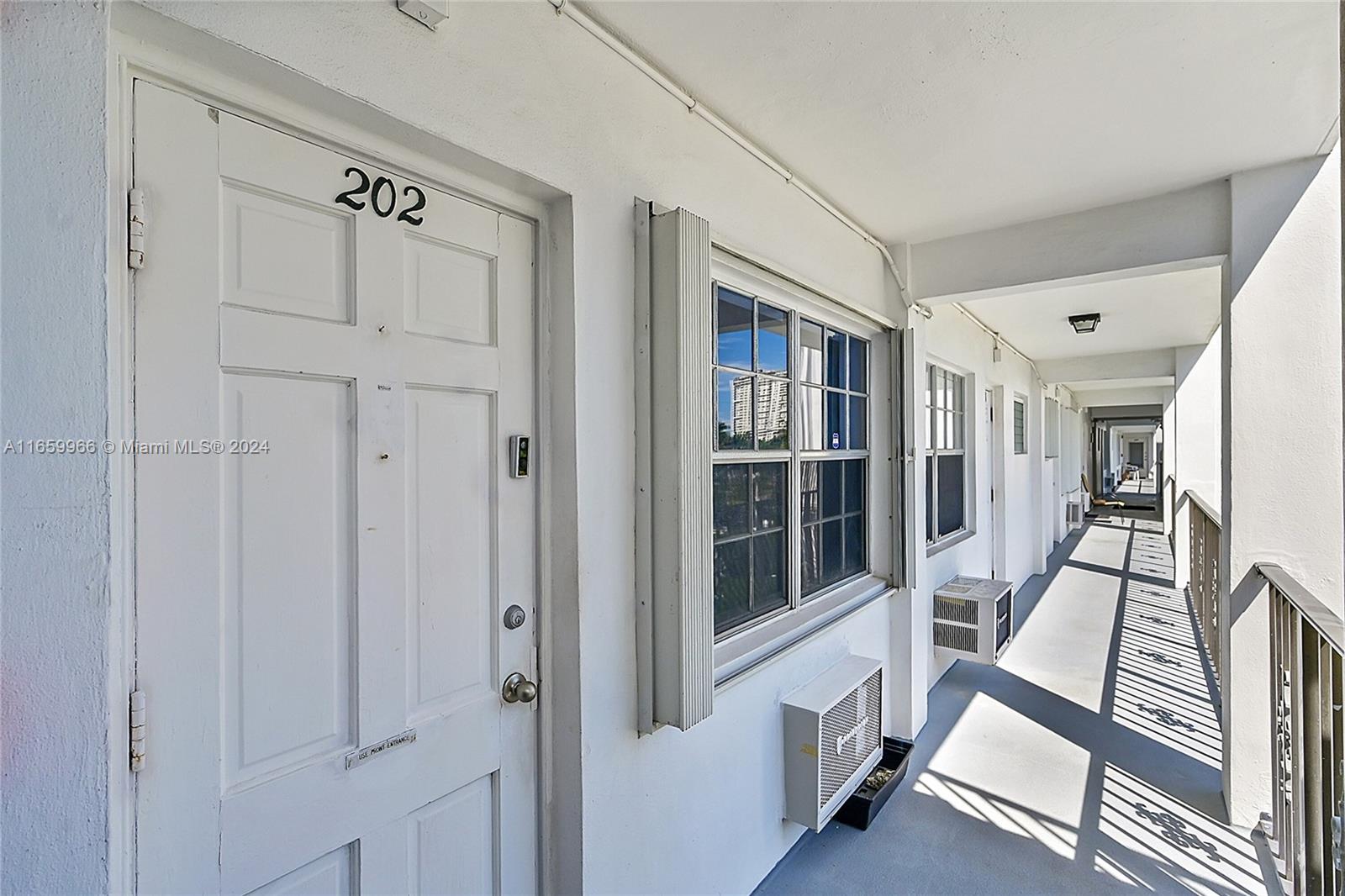 701 S Riverside Dr # 202