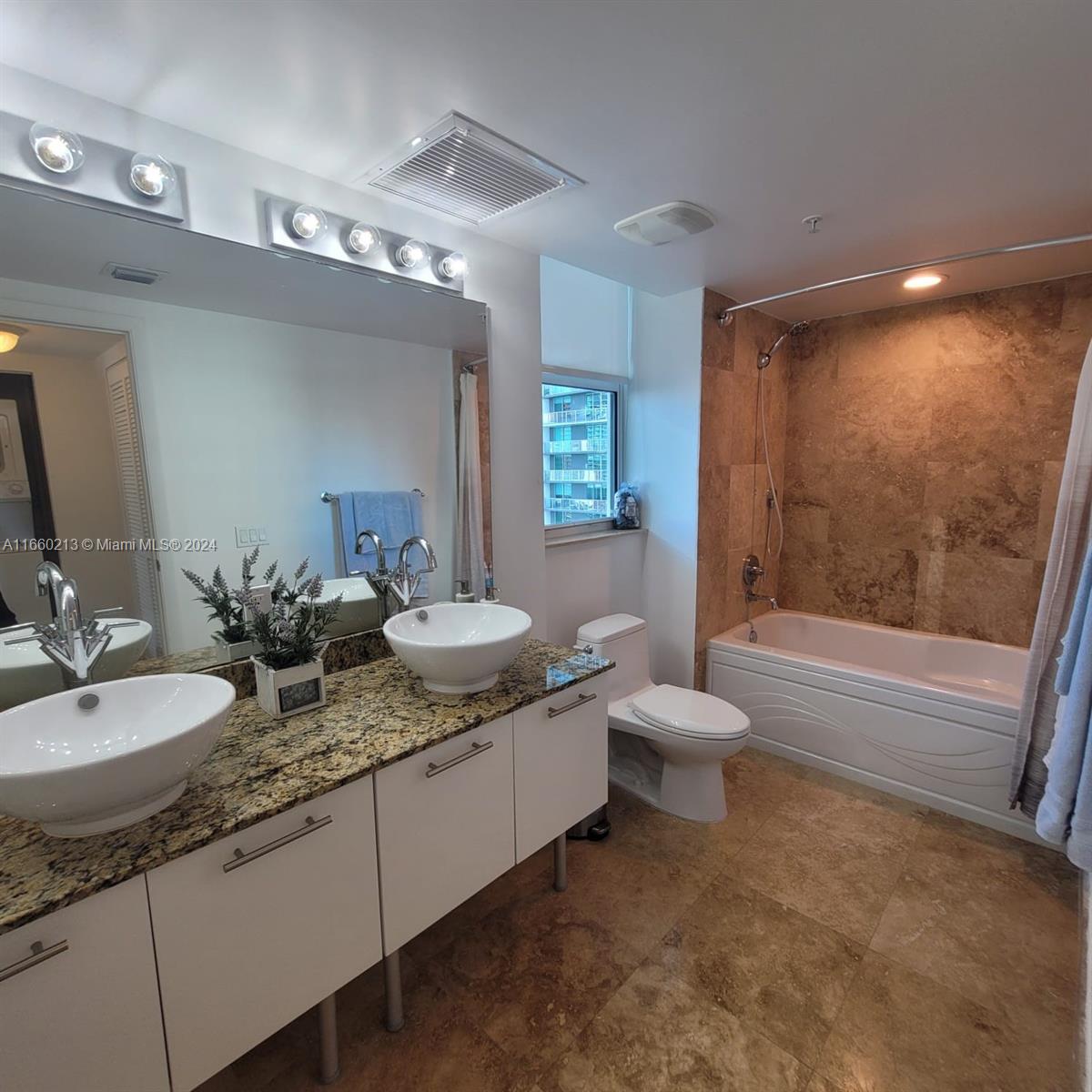 41 SE 5th St # 1201
