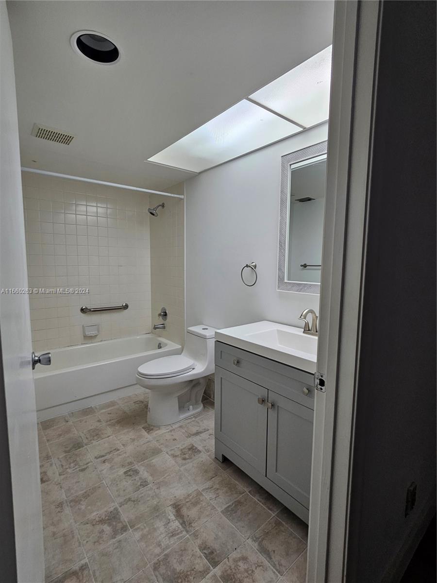 1200 SW 125th Ave # 302L