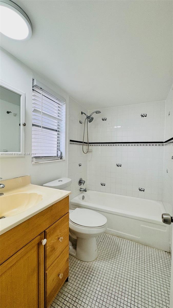 7787 SW 86th St # 104 Unit: E-104