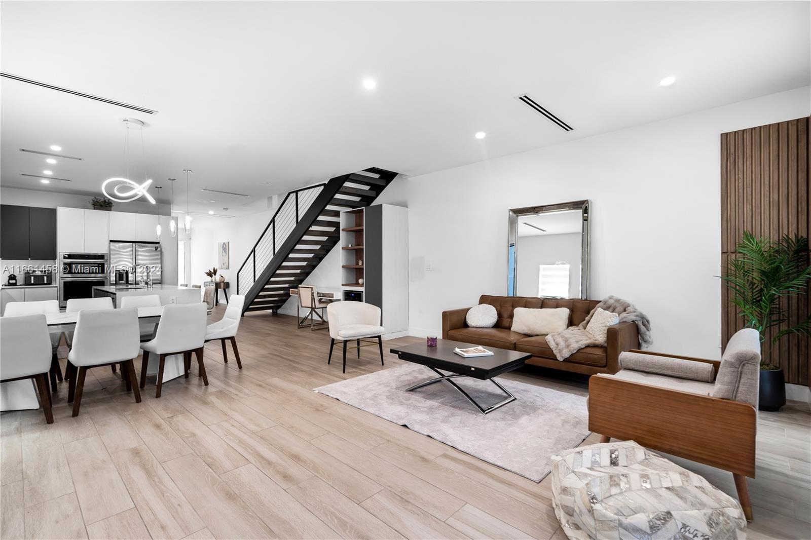 1369 SW 22nd Ter