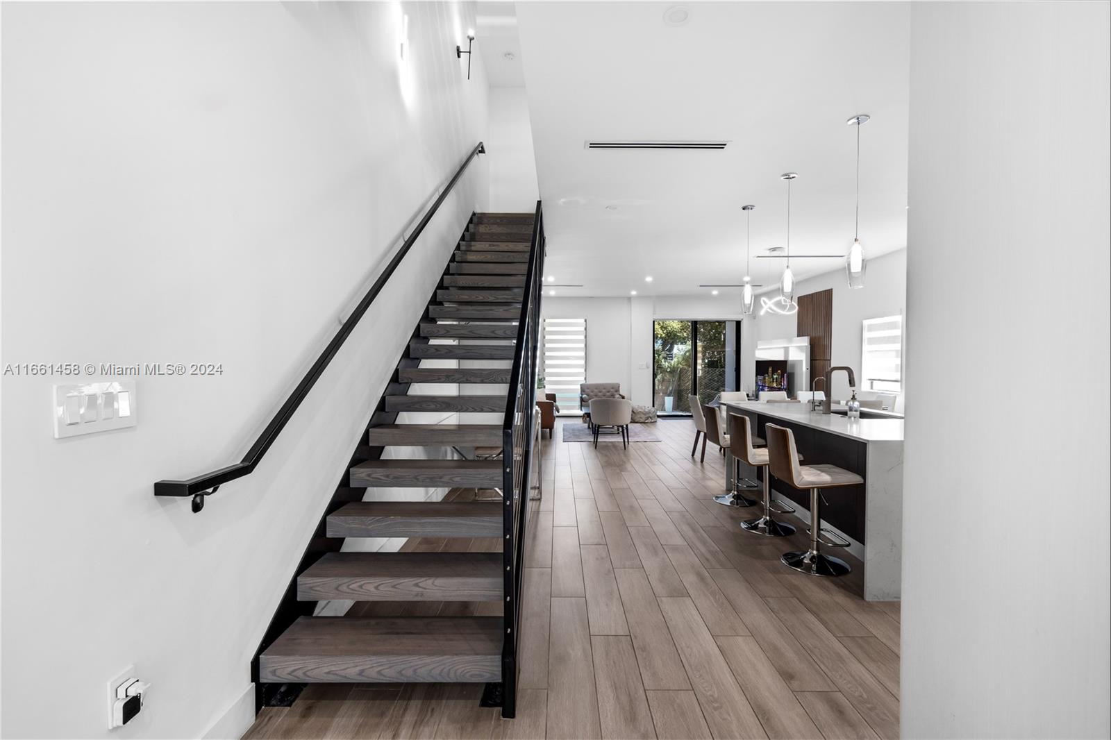 1369 SW 22nd Ter