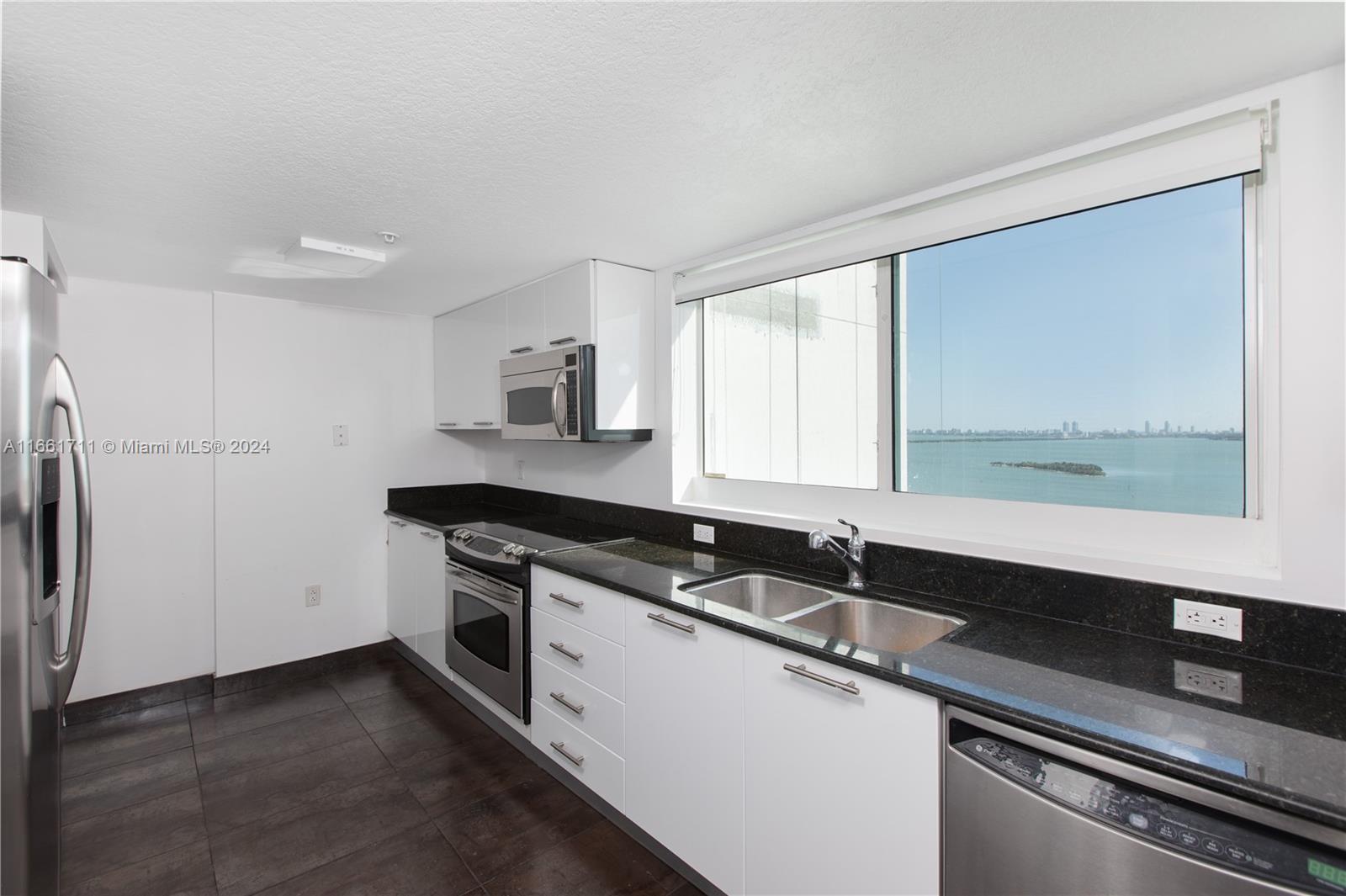 1800 N Bayshore Dr # 2201