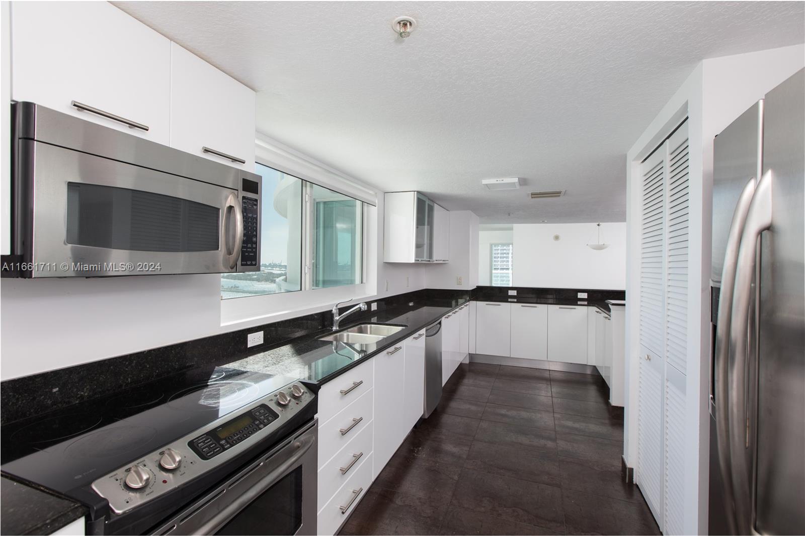 1800 N Bayshore Dr # 2201