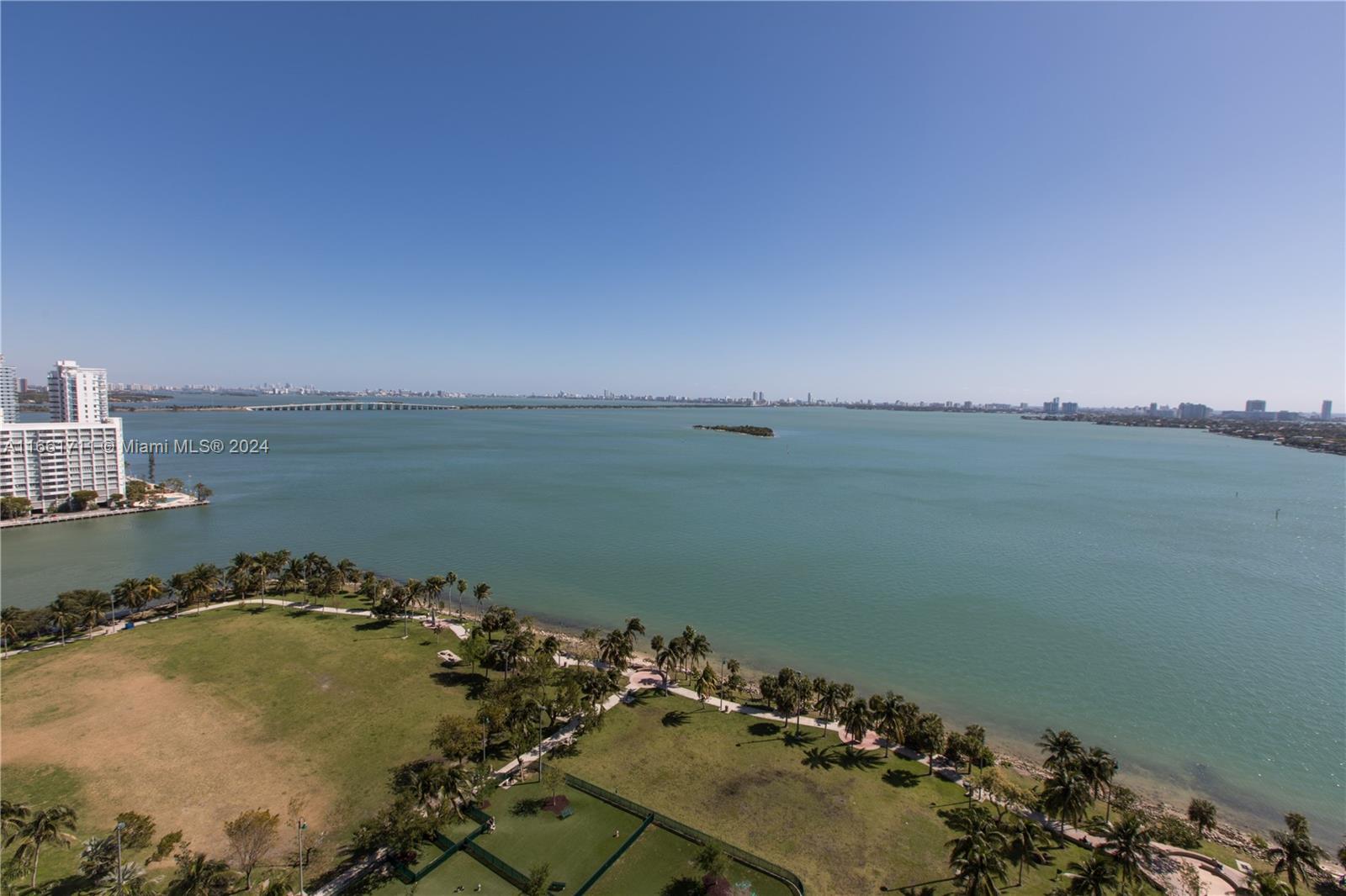 1800 N Bayshore Dr # 2201