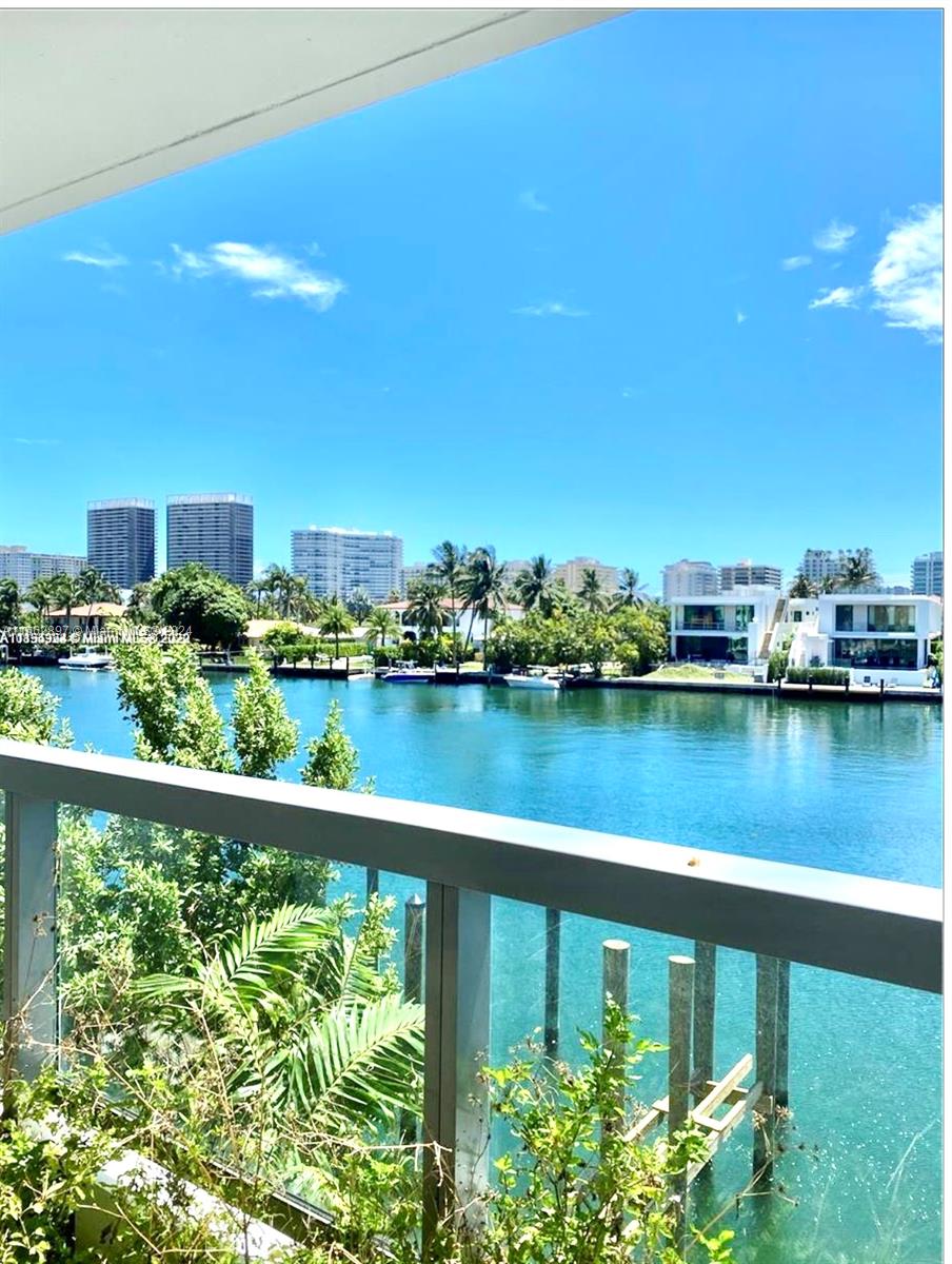 9261 E Bay Harbor Dr # 302