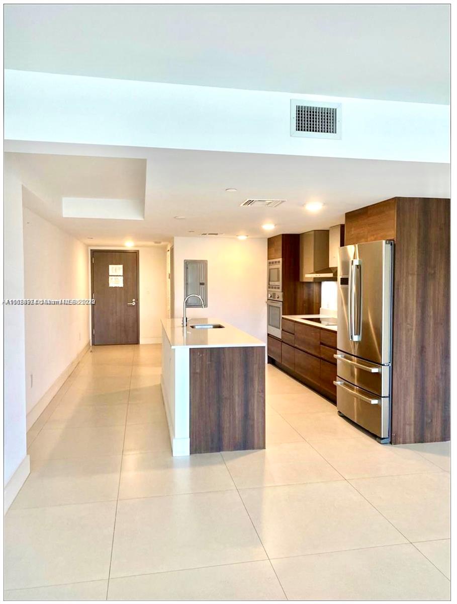 9261 E Bay Harbor Dr # 302