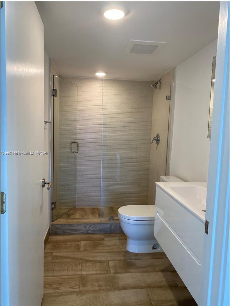 9261 E Bay Harbor Dr # 302