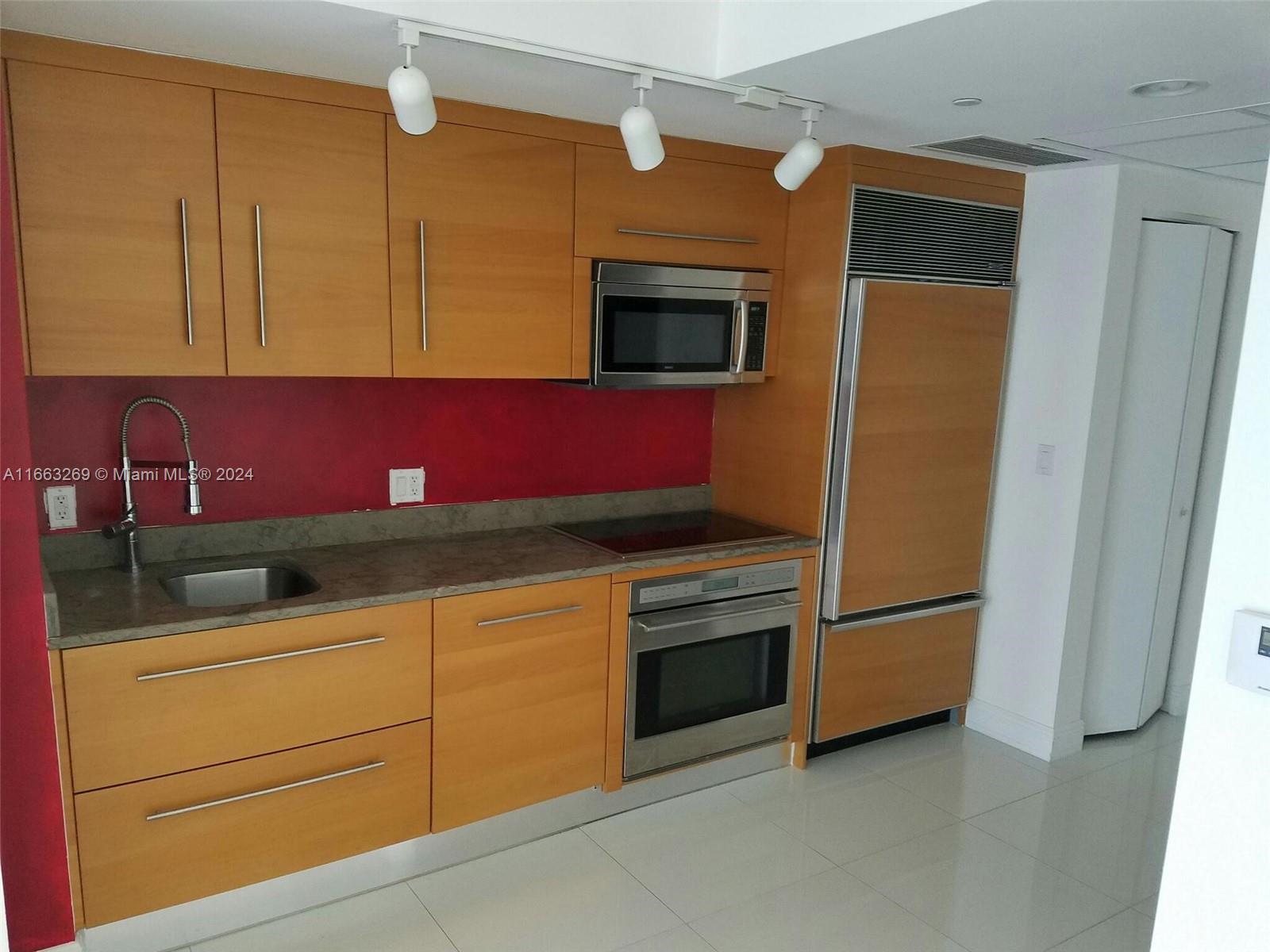 475 Brickell Ave # 3210