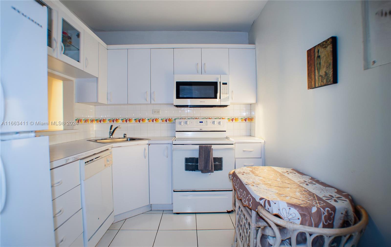 5601 Collins Ave # 1123