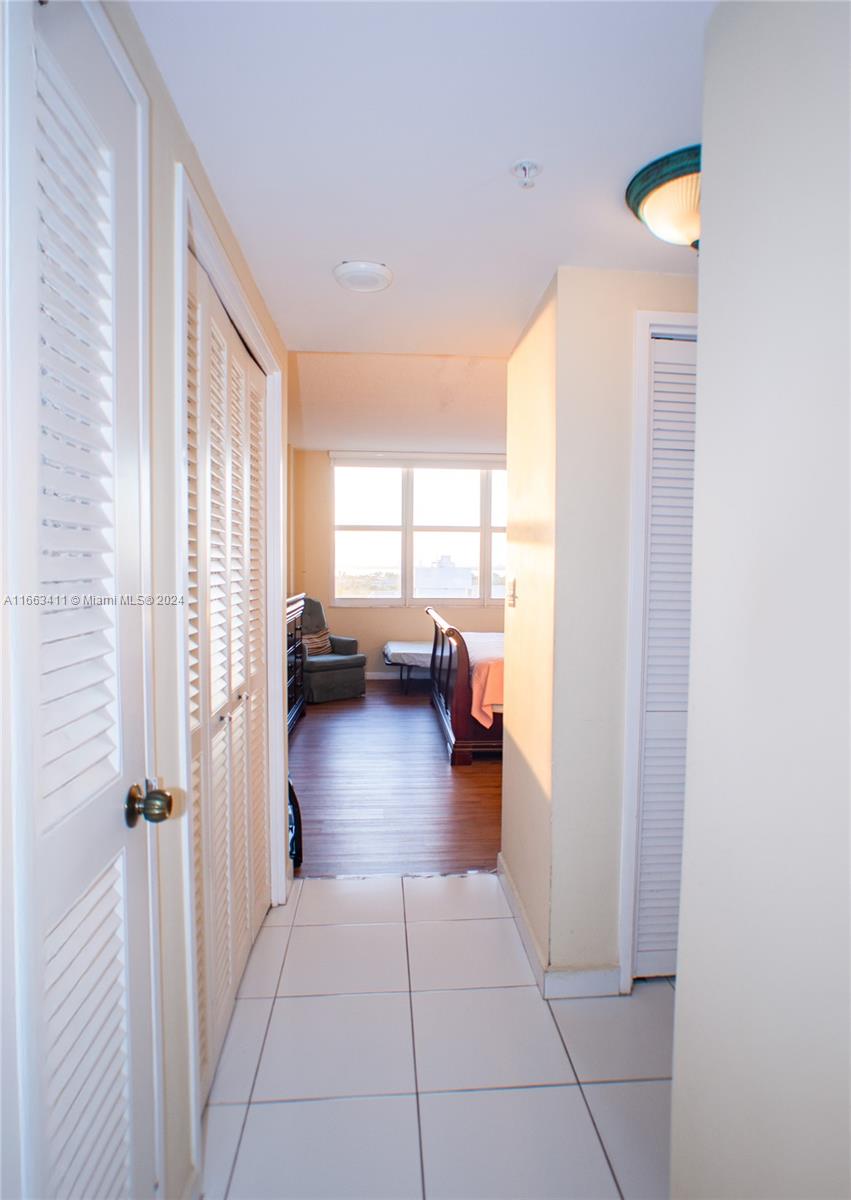 5601 Collins Ave # 1123