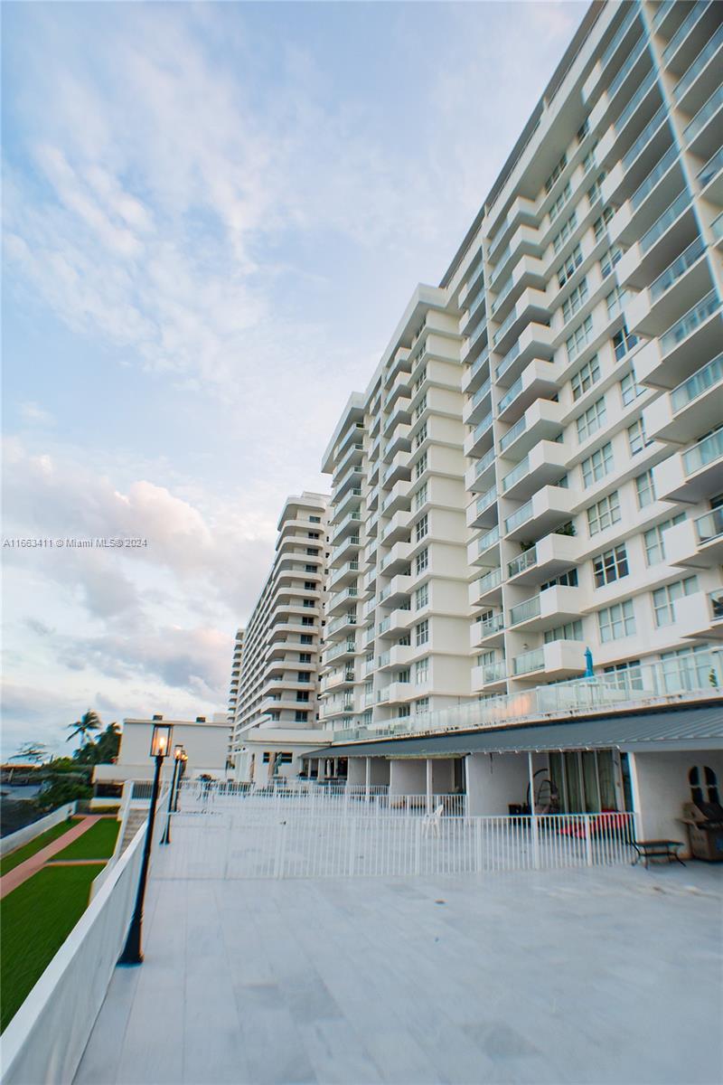 5601 Collins Ave # 1123
