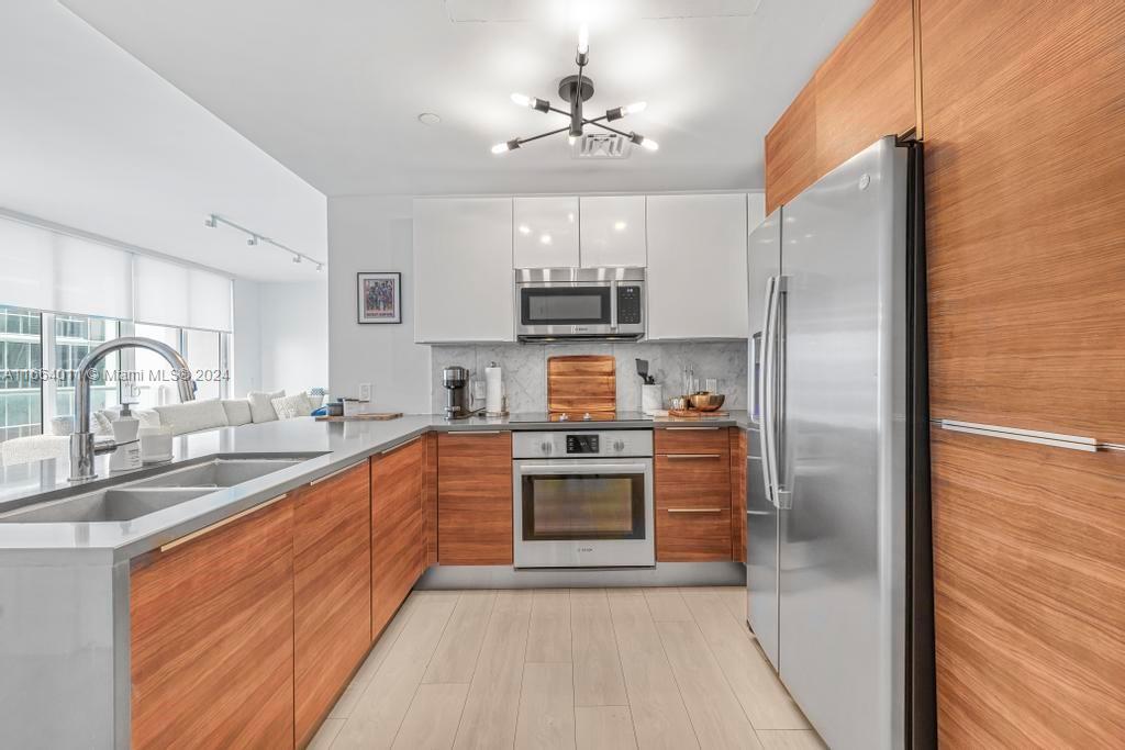 601 NE 27th St # 1002