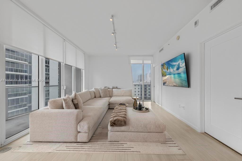 601 NE 27th St # 1002