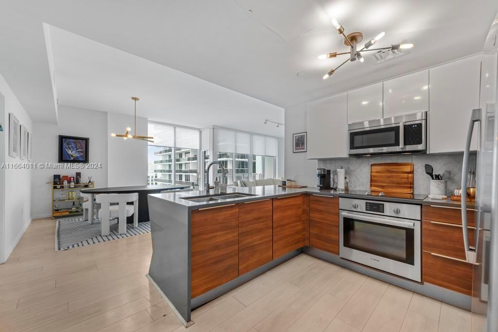 601 NE 27th St # 1002