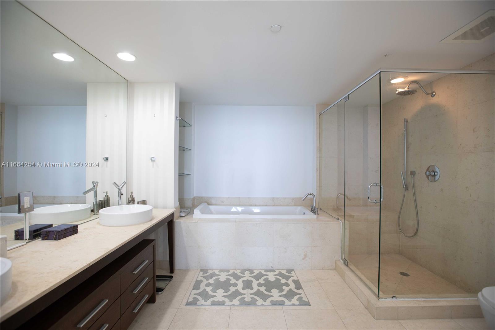 475 Brickell Ave # 5007
