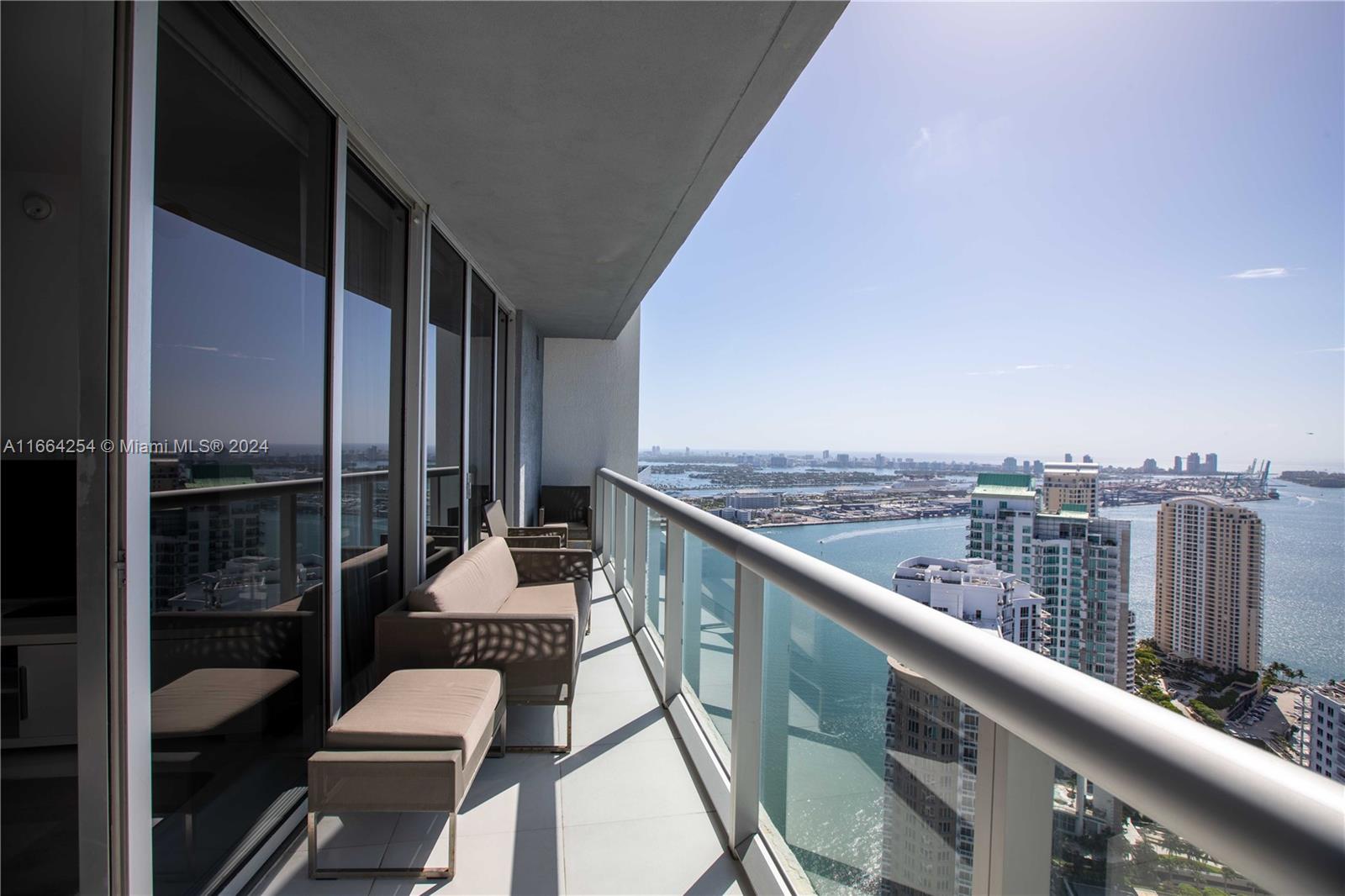 475 Brickell Ave # 5007