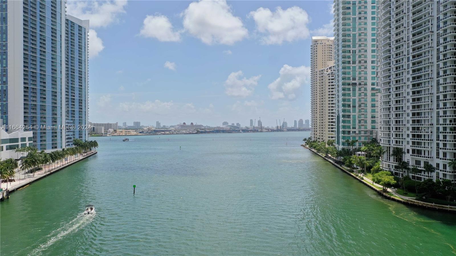 475 Brickell Ave # 5007