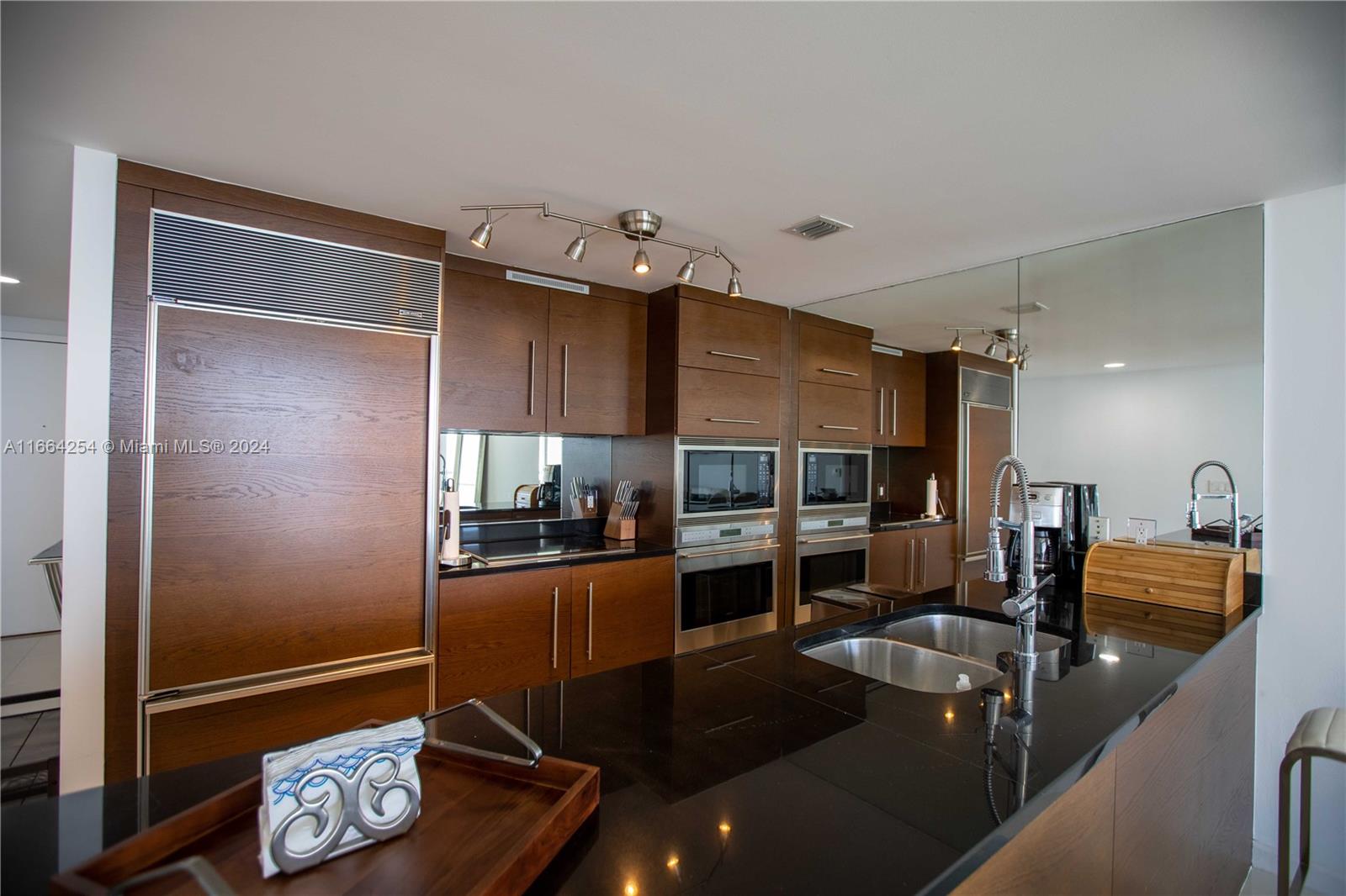 475 Brickell Ave # 5007