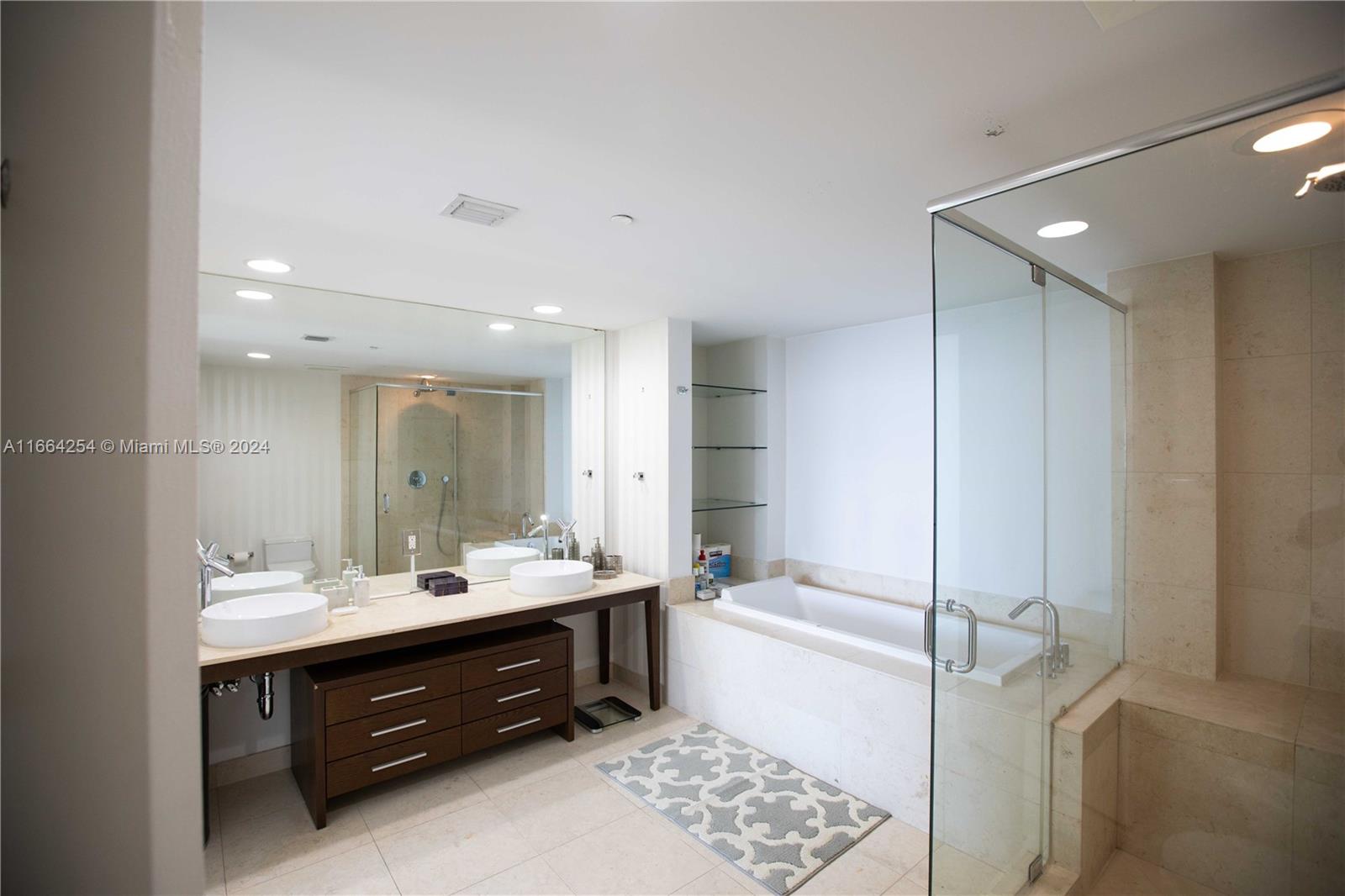 475 Brickell Ave # 5007