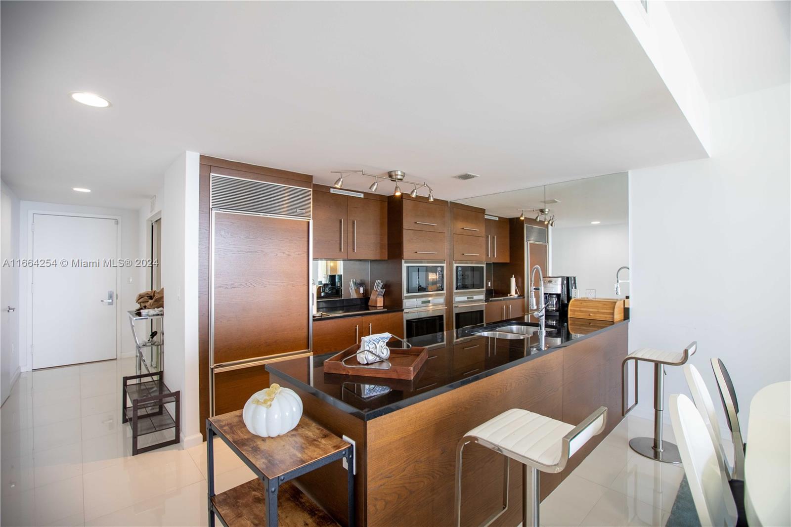 475 Brickell Ave # 5007