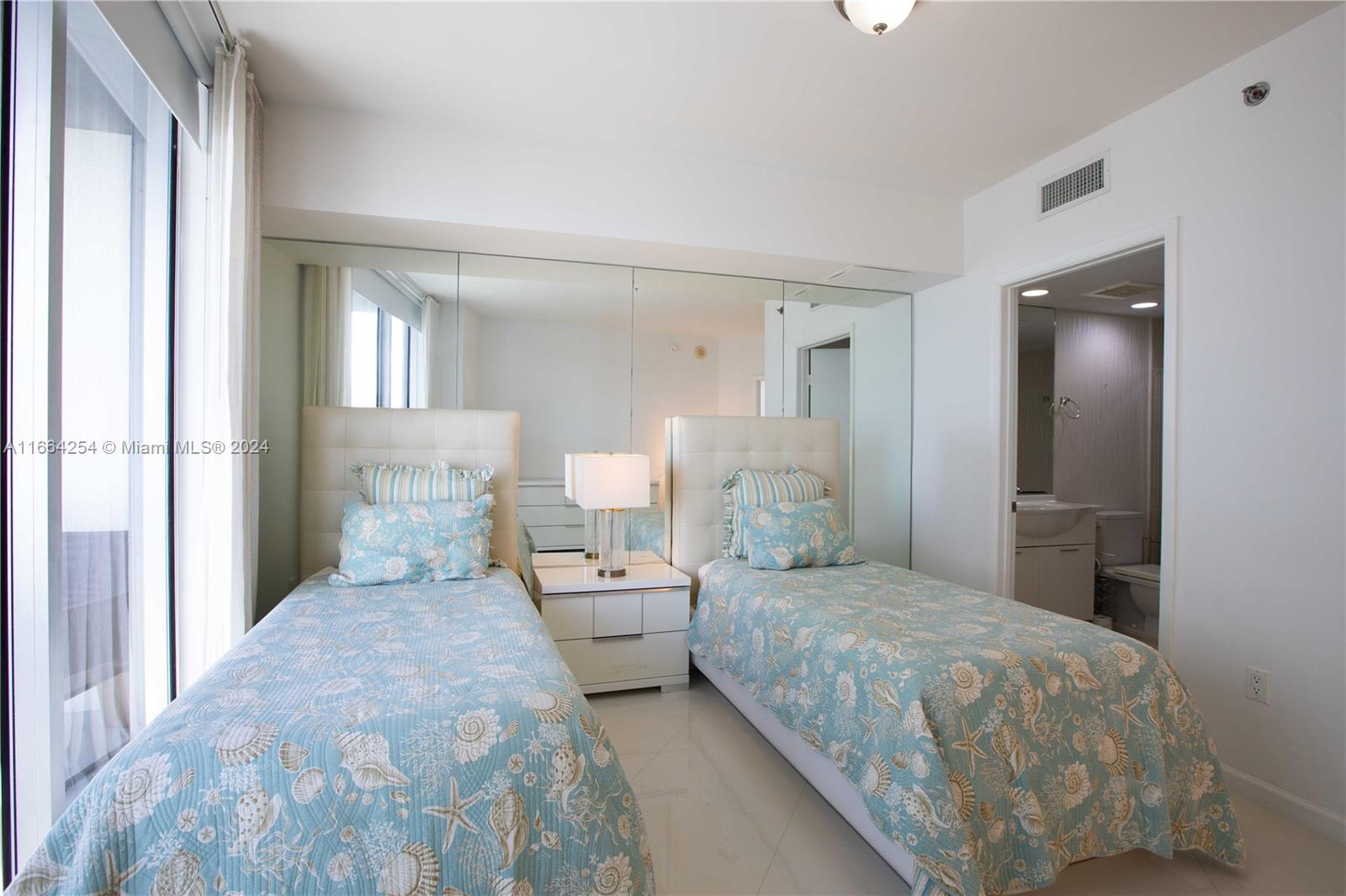 475 Brickell Ave # 5007