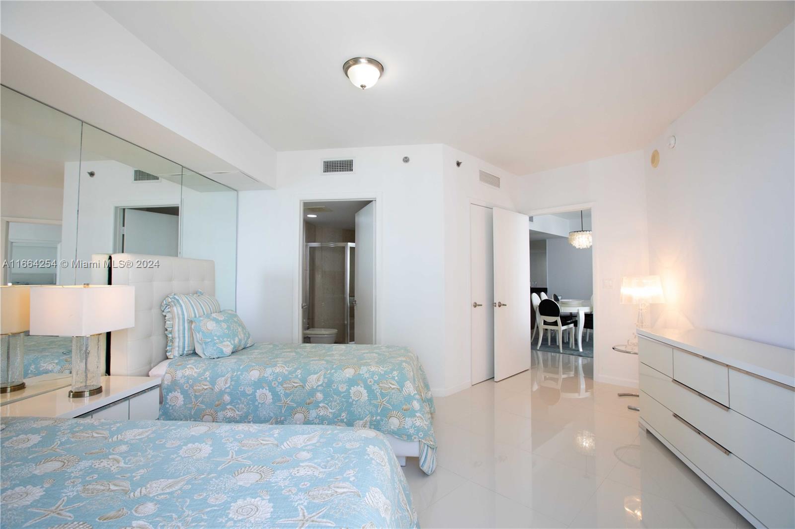 475 Brickell Ave # 5007