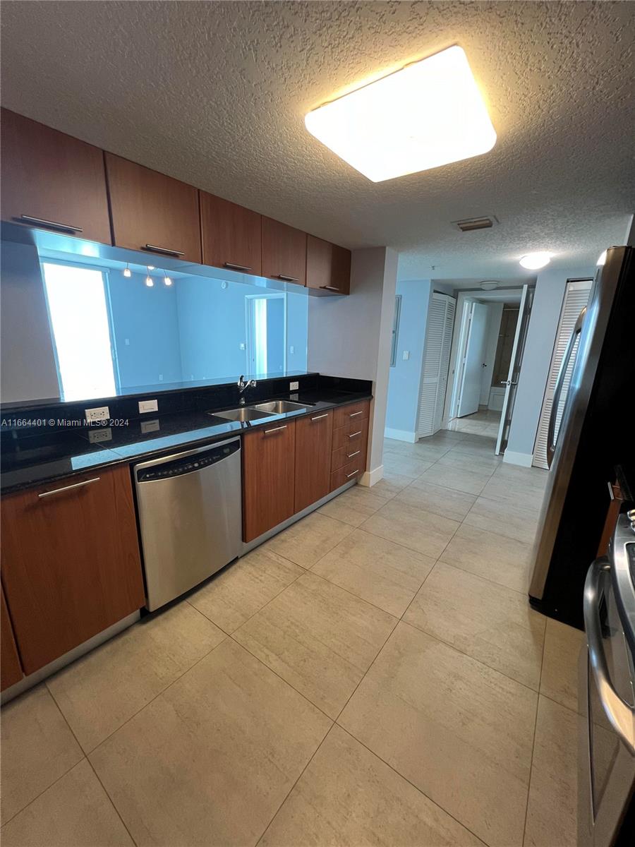 1800 N Bayshore Dr # 3502
