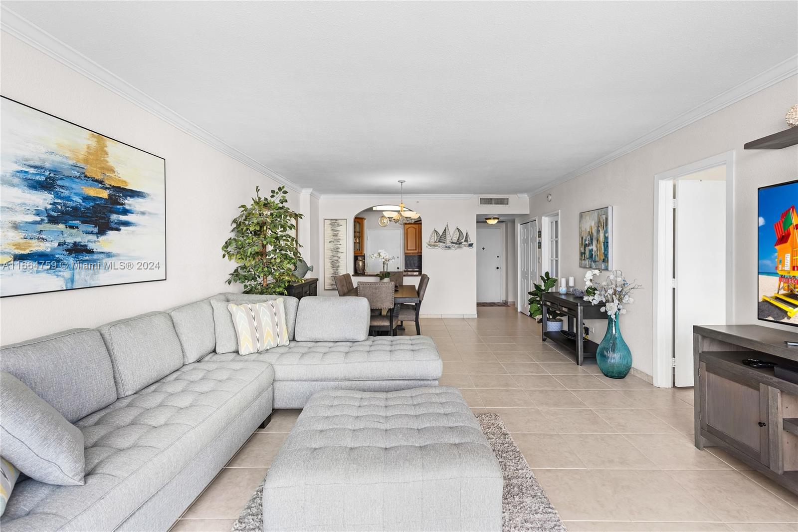 5601 Collins Ave # 417