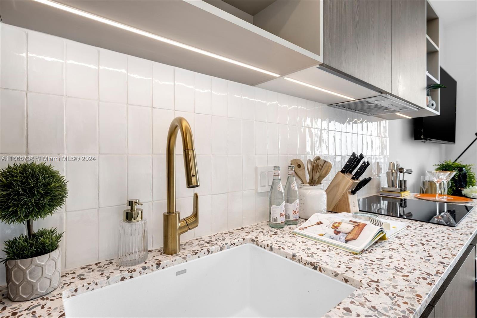 601 NE 1st Ave # 5112 Unit: PH-5112