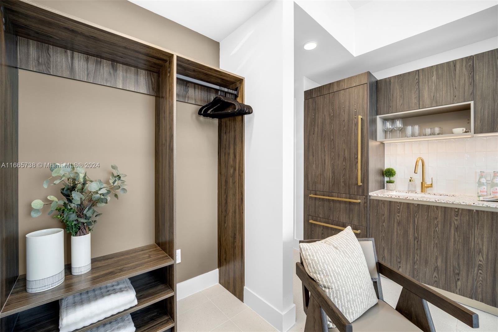 601 NE 1st Ave # 5112 Unit: PH-5112