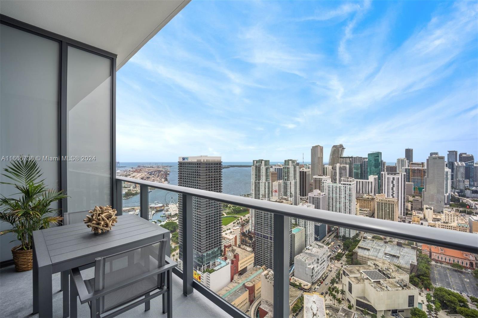 601 NE 1st Ave # 5112 Unit: PH-5112