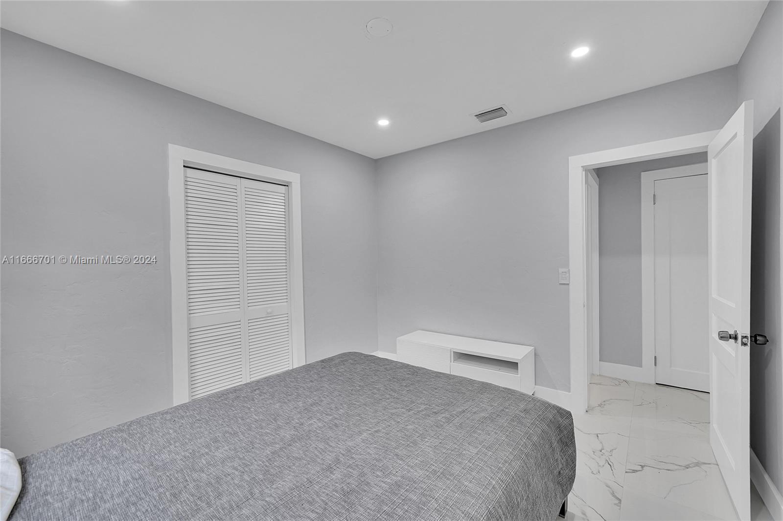 3814 SW 59th Ave