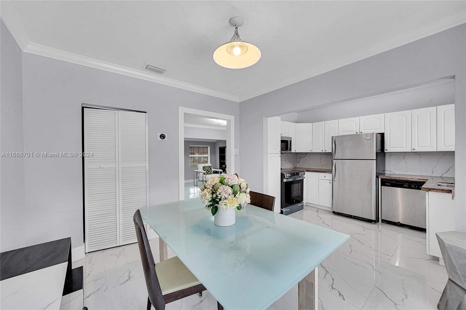3814 SW 59th Ave