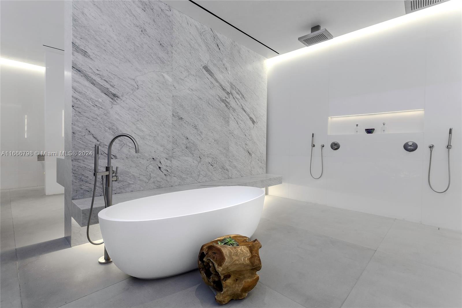 2000 S Ocean Drive # 21A