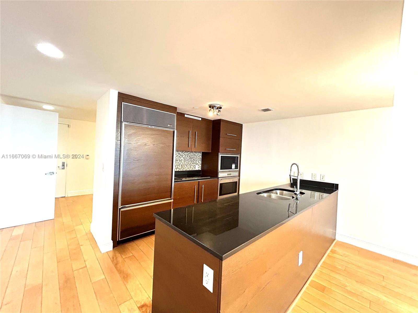 475 BRICKELL AV # 3107