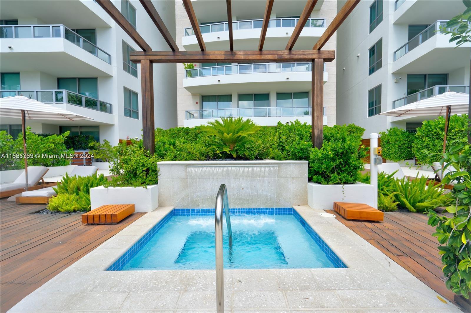 125 Ocean Dr # F0203