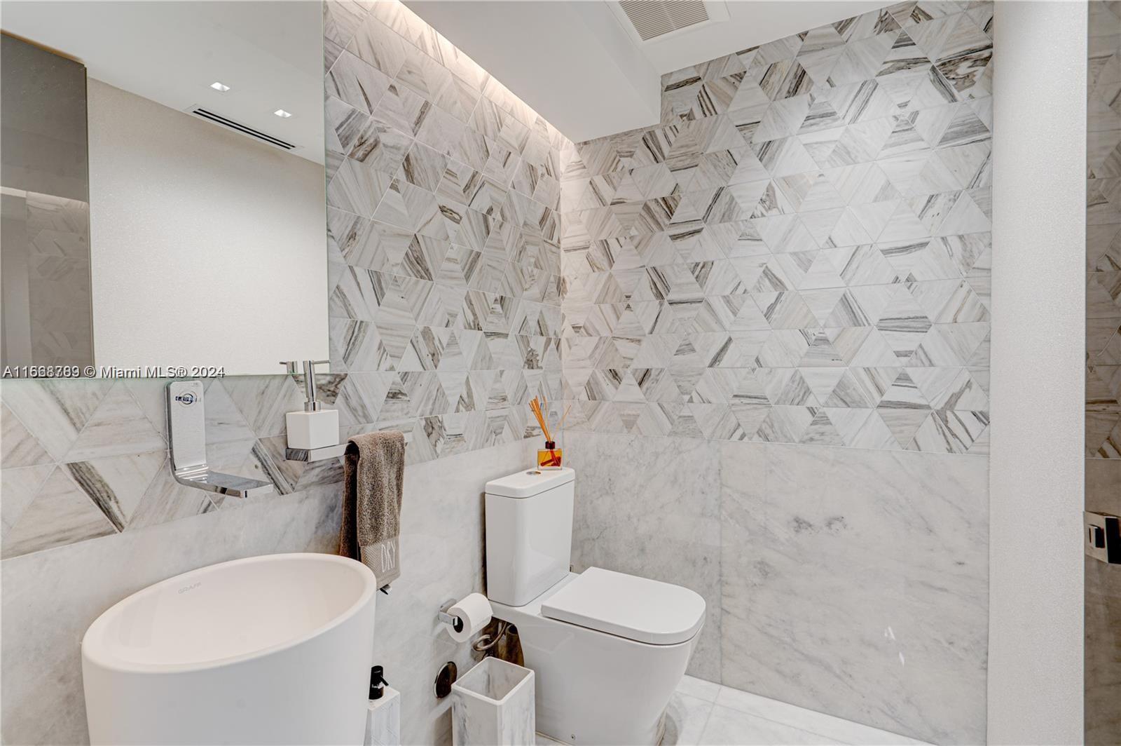 125 Ocean Dr # F0203