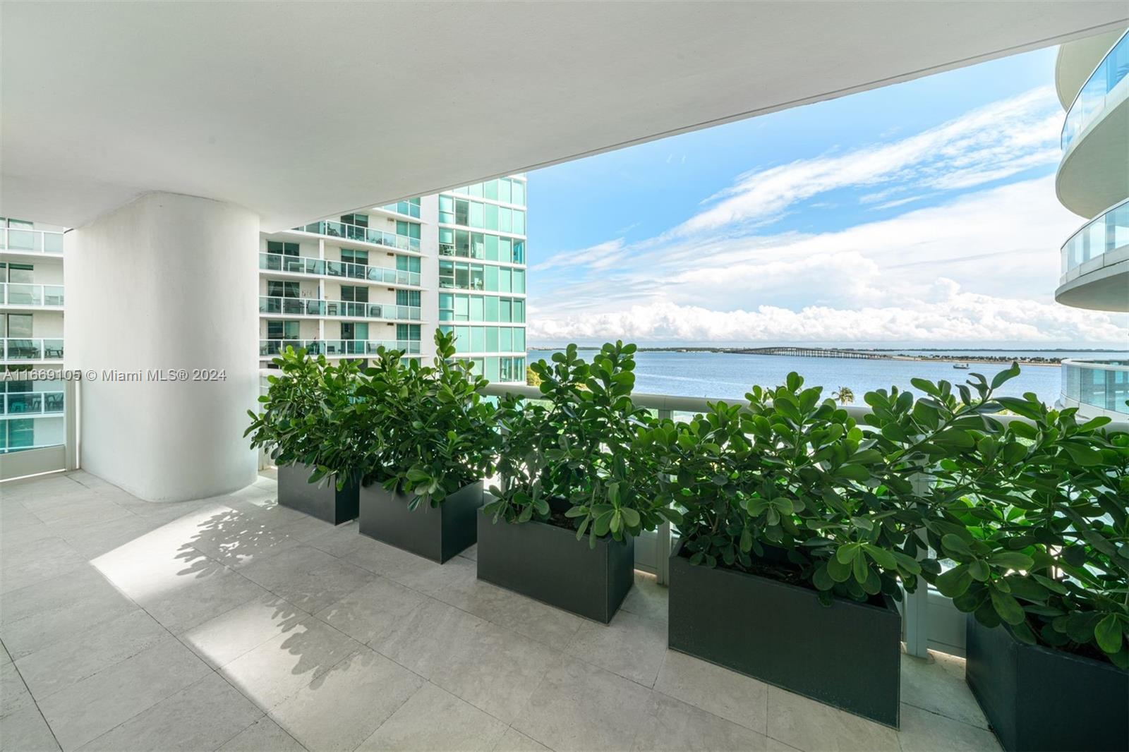 2127 Brickell Ave # 904