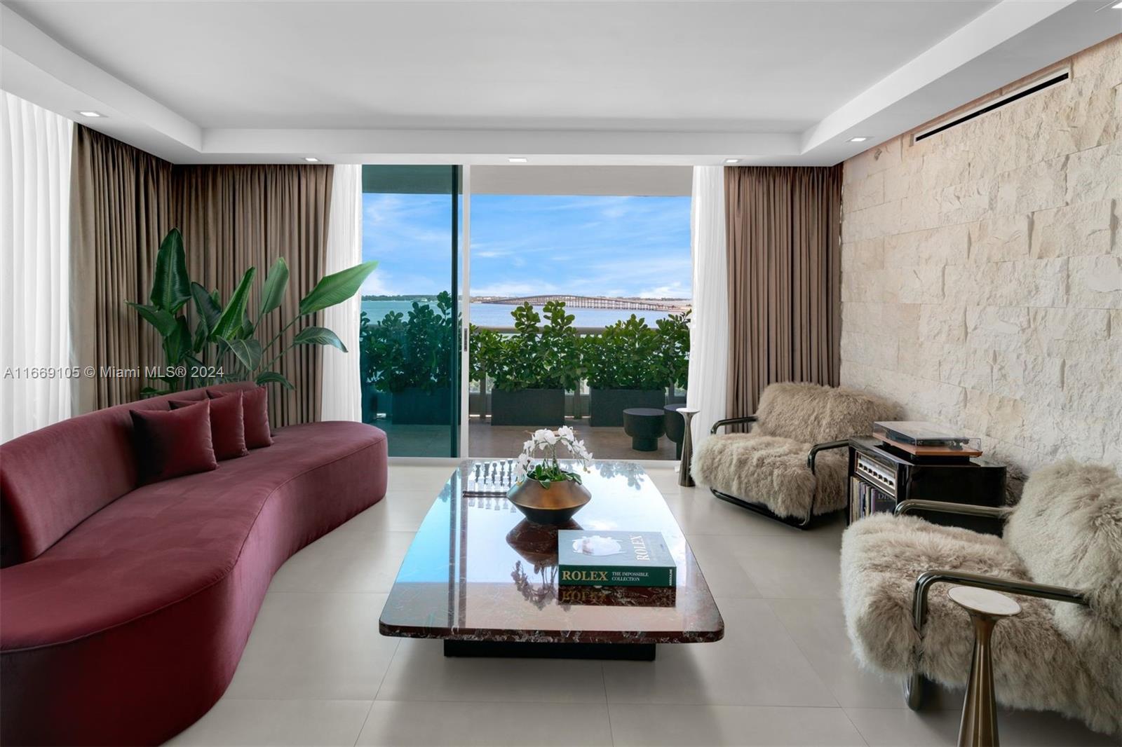 2127 Brickell Ave # 904