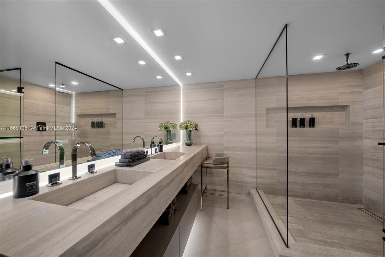 2127 Brickell Ave # 904