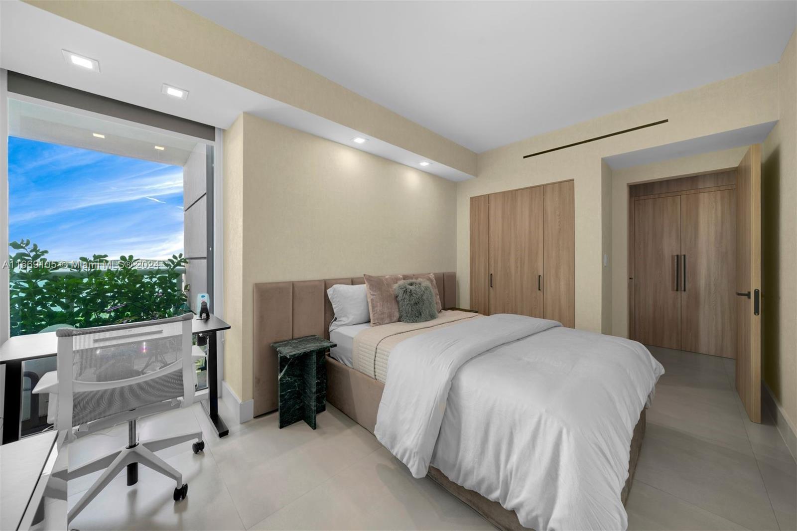 2127 Brickell Ave # 904