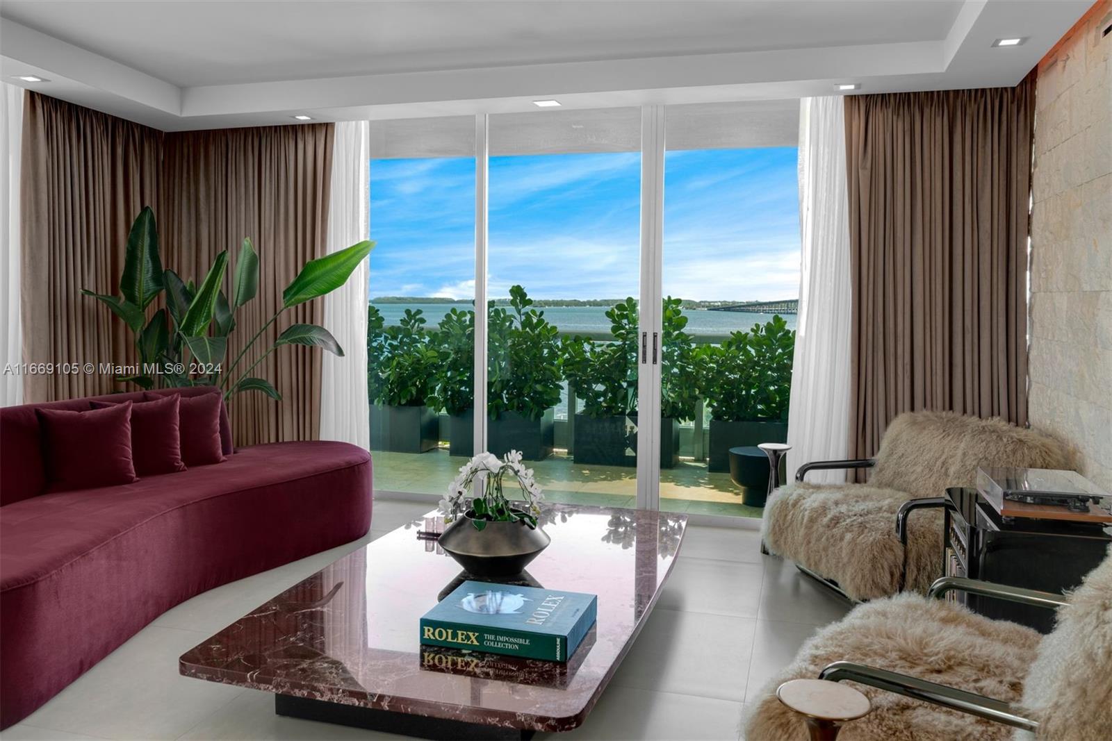 2127 Brickell Ave # 904