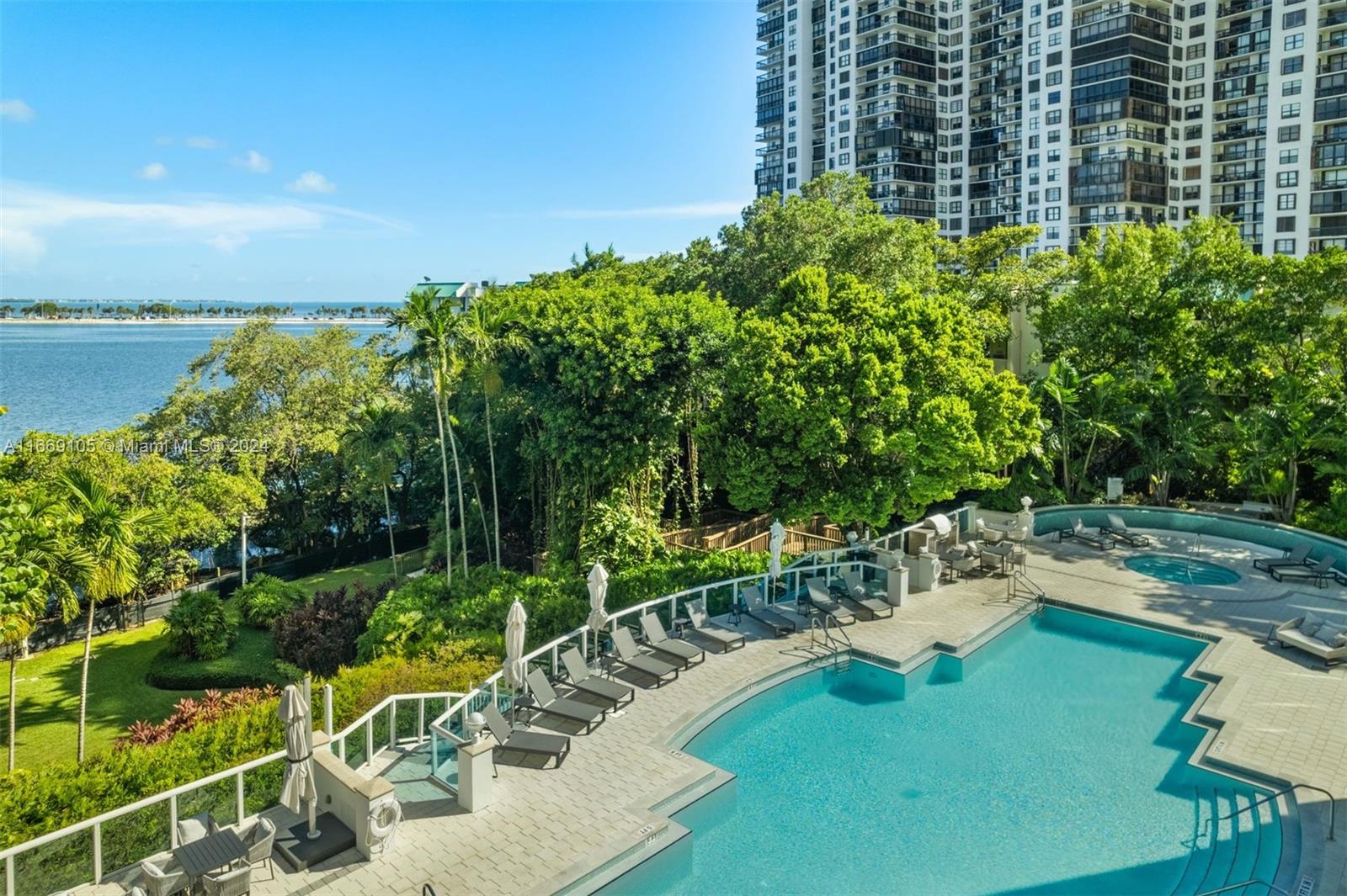 2127 Brickell Ave # 904