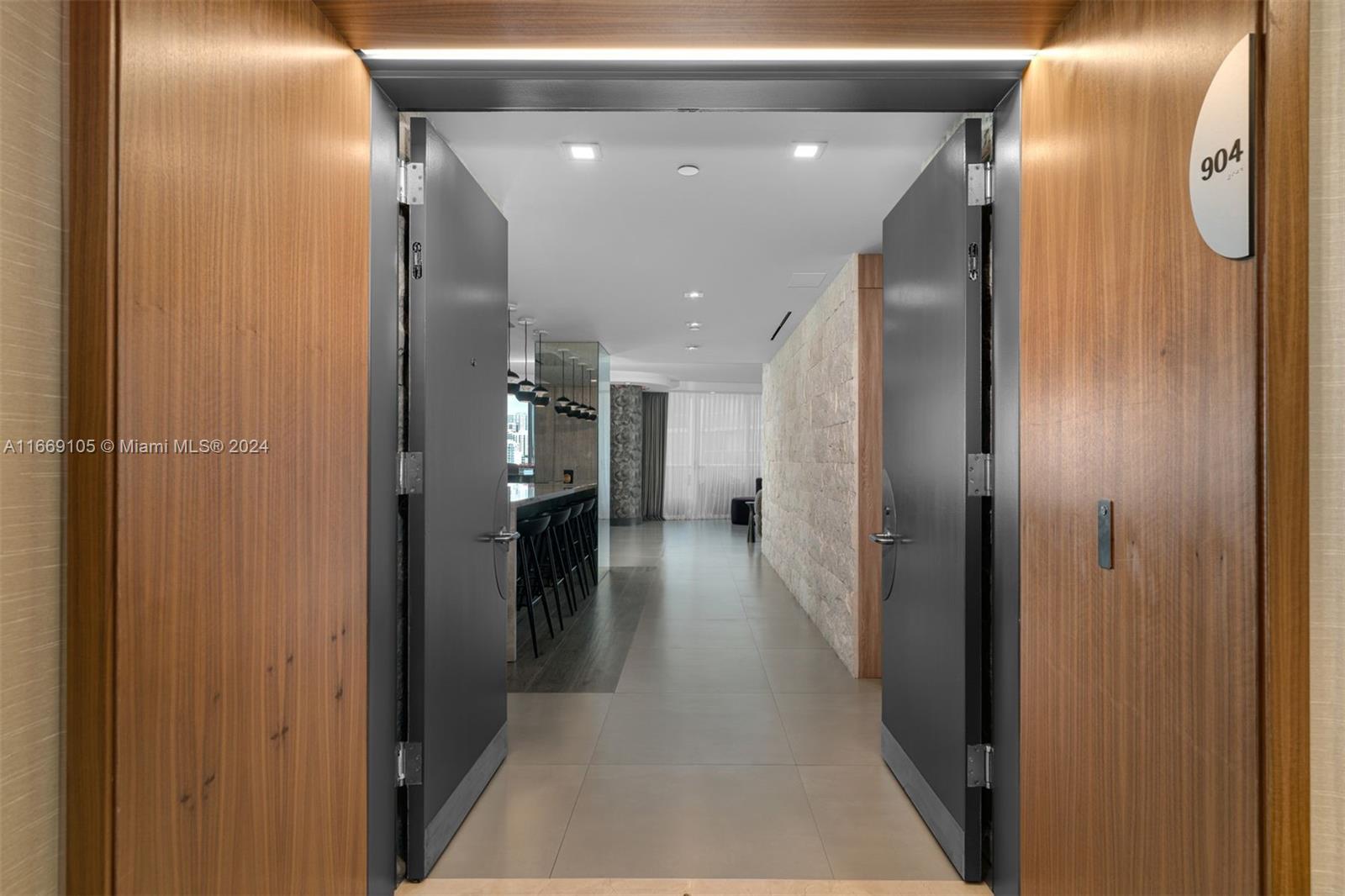 2127 Brickell Ave # 904