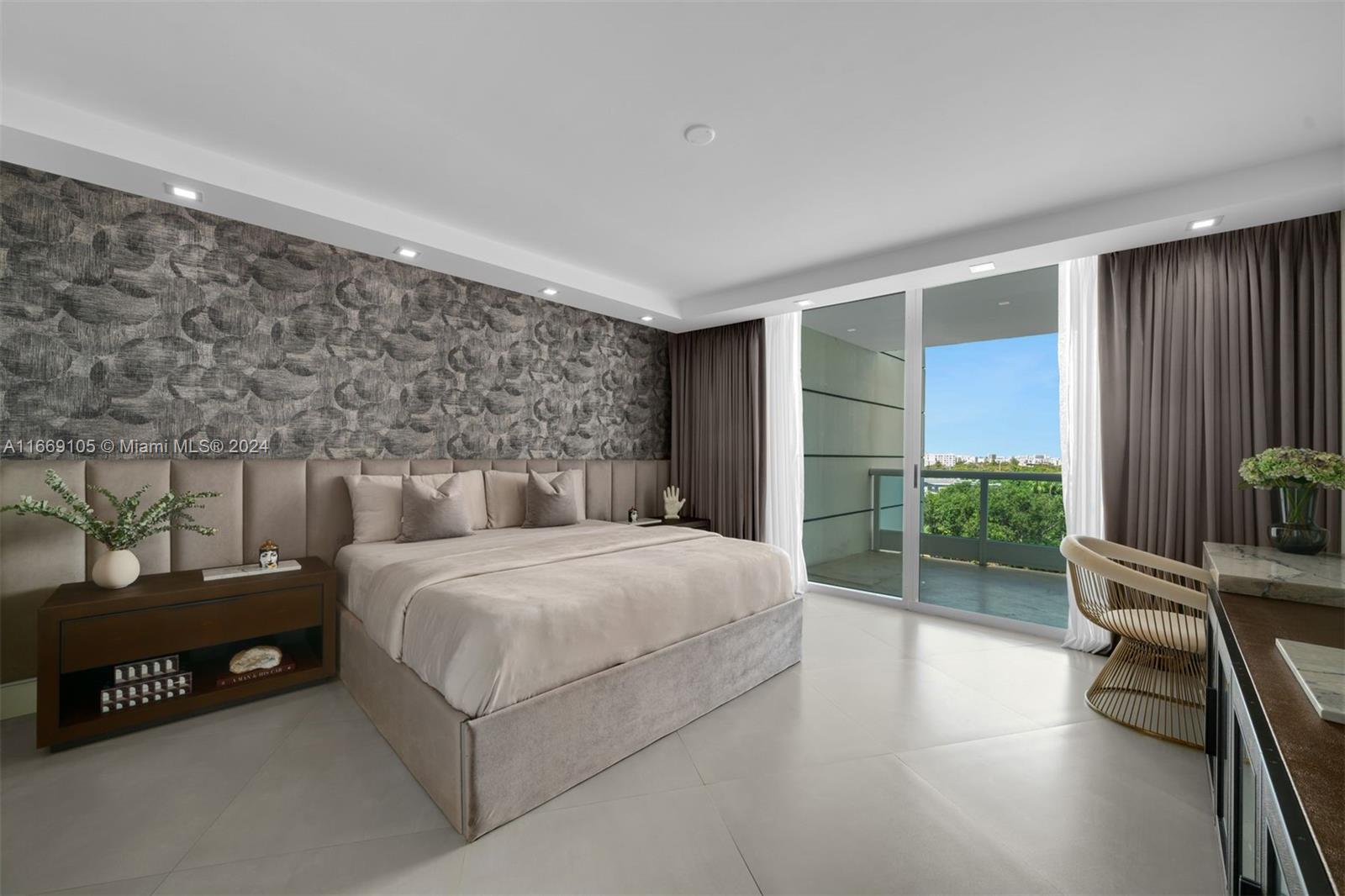 2127 Brickell Ave # 904