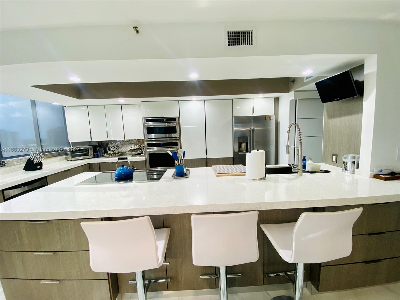 20185 E Country Club Dr # 2105