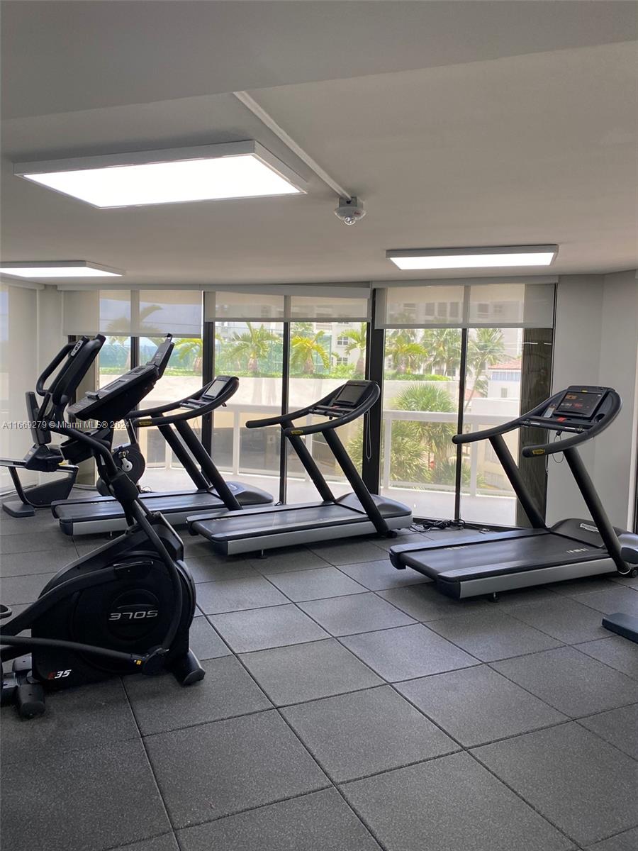 20185 E Country Club Dr # 2105