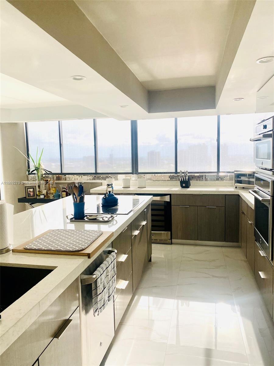 20185 E Country Club Dr # 2105